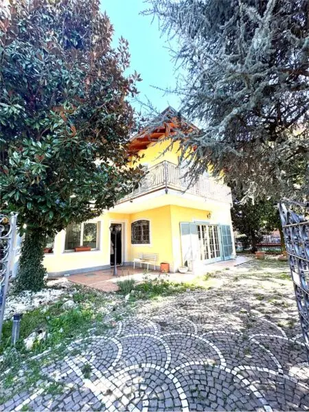 Villa via Rivoli 36, Rosta