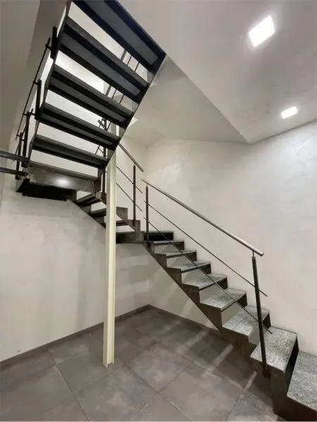 Negozio corso Taranto 28/d, Torino