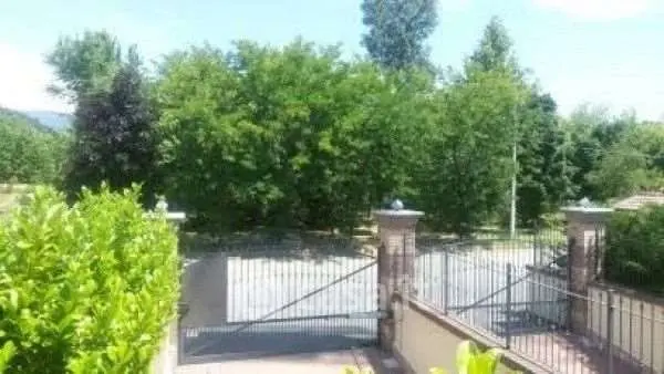 Villa strada Romana, Caselette