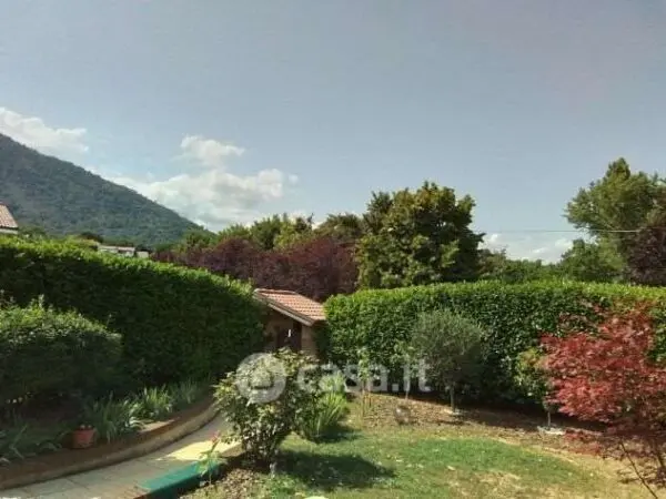 Villa strada Romana, Caselette