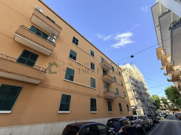 Trilocale via Michele Fiorino 38, Bari