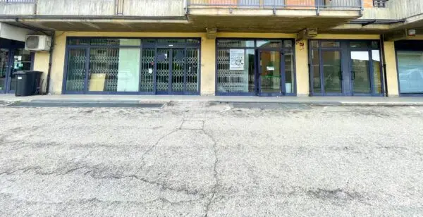 Locale Commerciale via Trieste, Comunanza