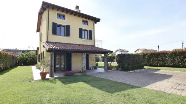 Villa via Lombarda Lammari 293, Capannori