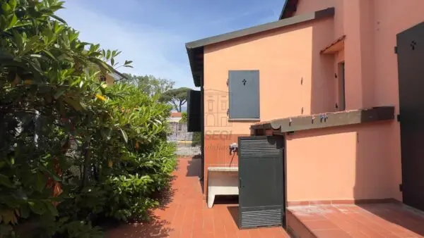 Villa Trifamiliare via Del Fortino, Camaiore