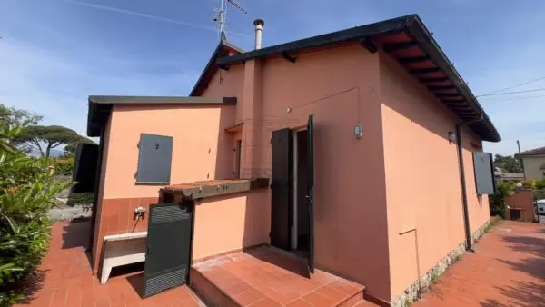 Villa Trifamiliare via Del Fortino, Camaiore