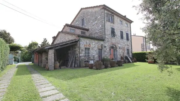 Villa via Romana 914, Lucca