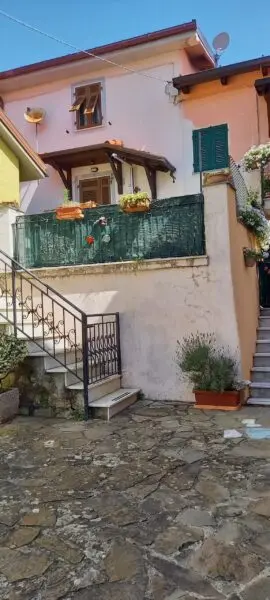 Monolocale strada Provinciale 5, Zignago