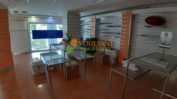 Locale Commerciale via Gazzani, Campobasso