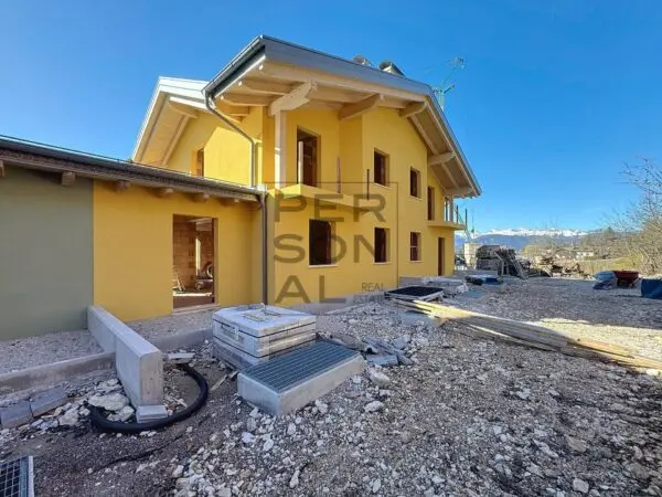 Appartamento via Smarano, Ton