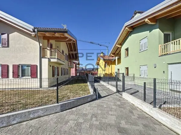Appartamento via Smarano, Ton