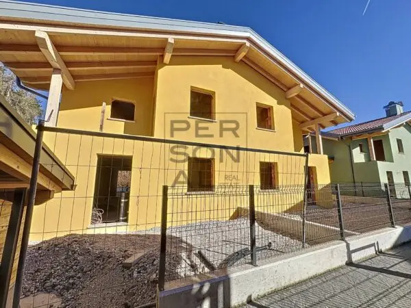 Appartamento via Smarano, Ton
