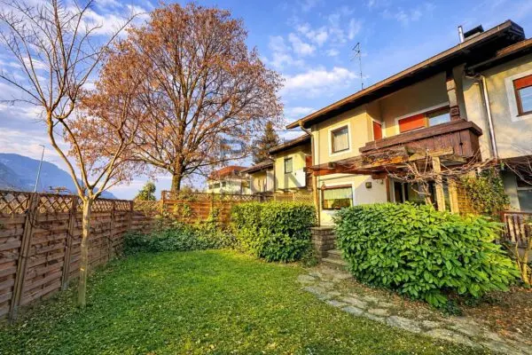 Casa Semindipendente via Salorno, Velturno