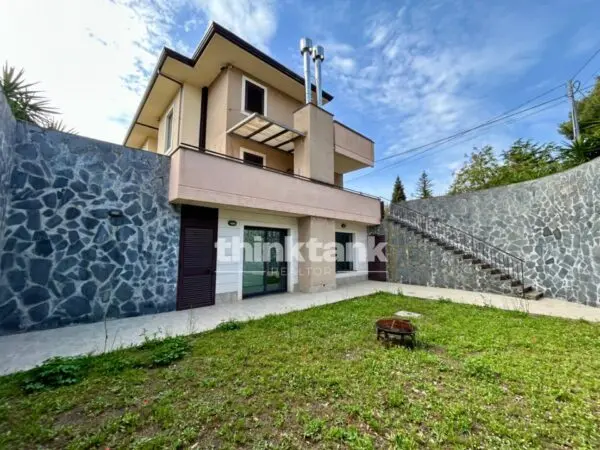 Villa via Delle Ginestre, Ragalna