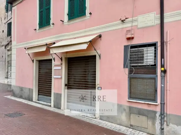 Negozio piazza San Giovanni, Imperia