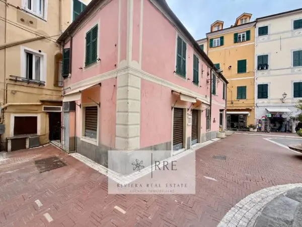 Negozio piazza San Giovanni, Imperia