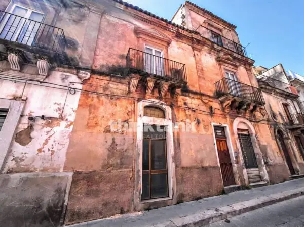 Villa via Mario Leggio, Ragusa