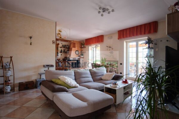 Appartamento via Corsi 12, Villamagna