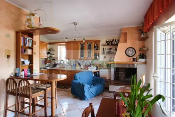 Appartamento via Corsi 12, Villamagna