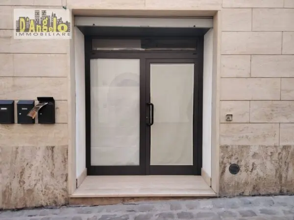 Locale Commerciale corso Serpente Aureo 40, Offida