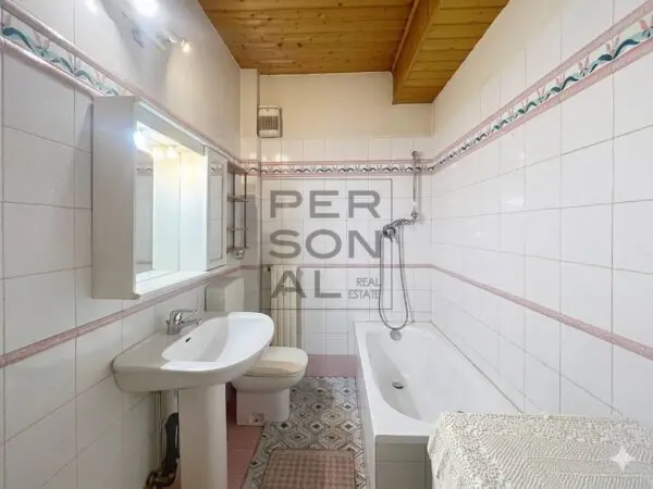 Casa Semindipendente via, Ala