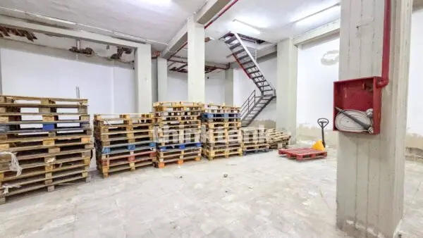Magazzino via Edmondo De Amicis Snc, Catania