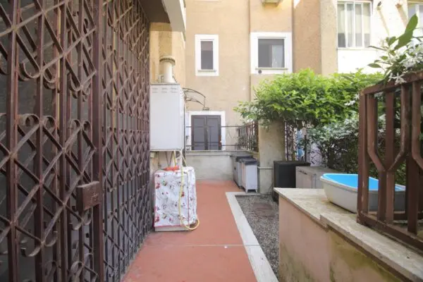 Appartamento via Cino Del Duca 71, Roma