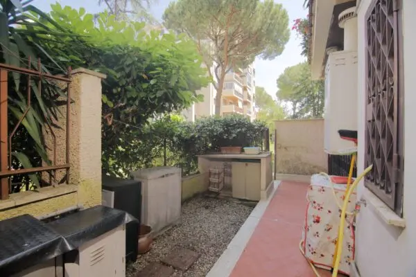 Appartamento via Cino Del Duca 71, Roma