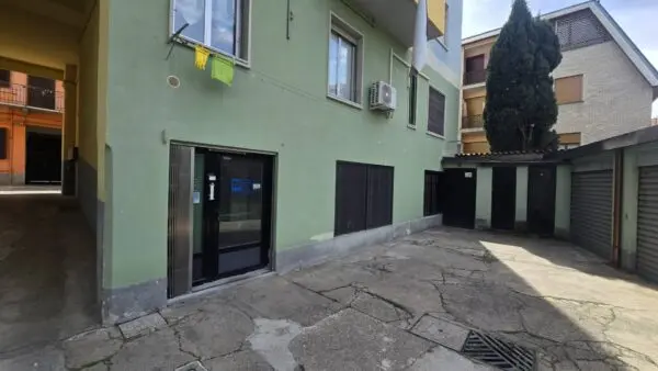 Immagine per Negozio in vendita a Milano Via Francesco Rismondo 29