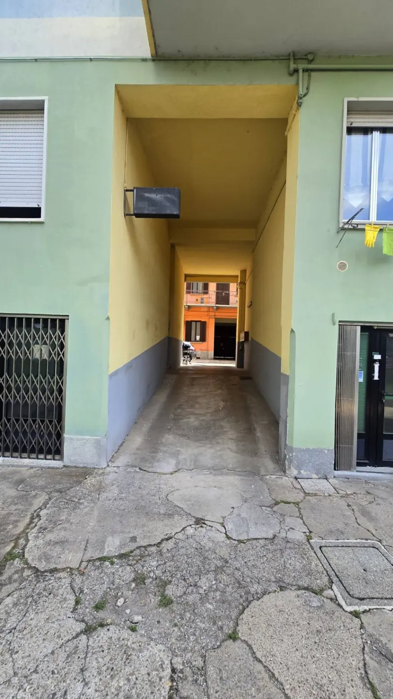 Immagine per Negozio in vendita a Milano Via Francesco Rismondo 29
