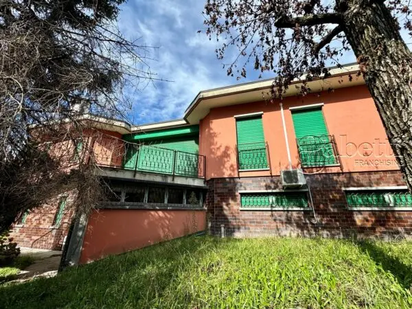 Villa via Fratelli Bandiera, Nerviano