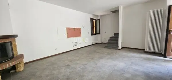 Villa Trifamiliare via Xxvi Maggio Snc, Monte Roberto