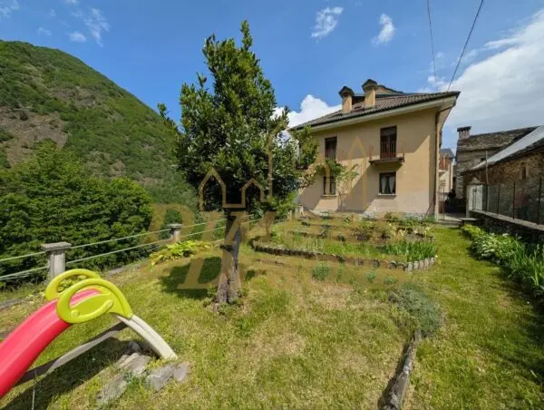 Villa via Frazione Croppo, Montescheno