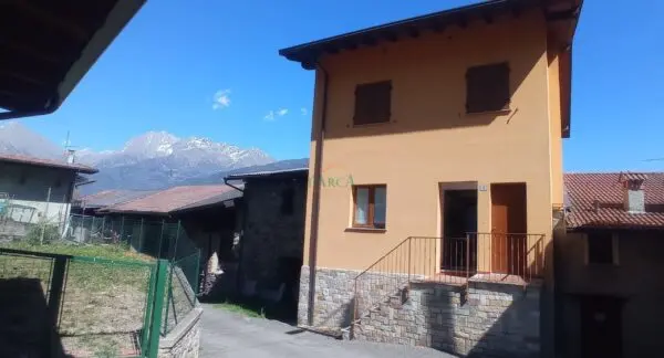 Villa Trifamiliare via Località Odecca, Malonno