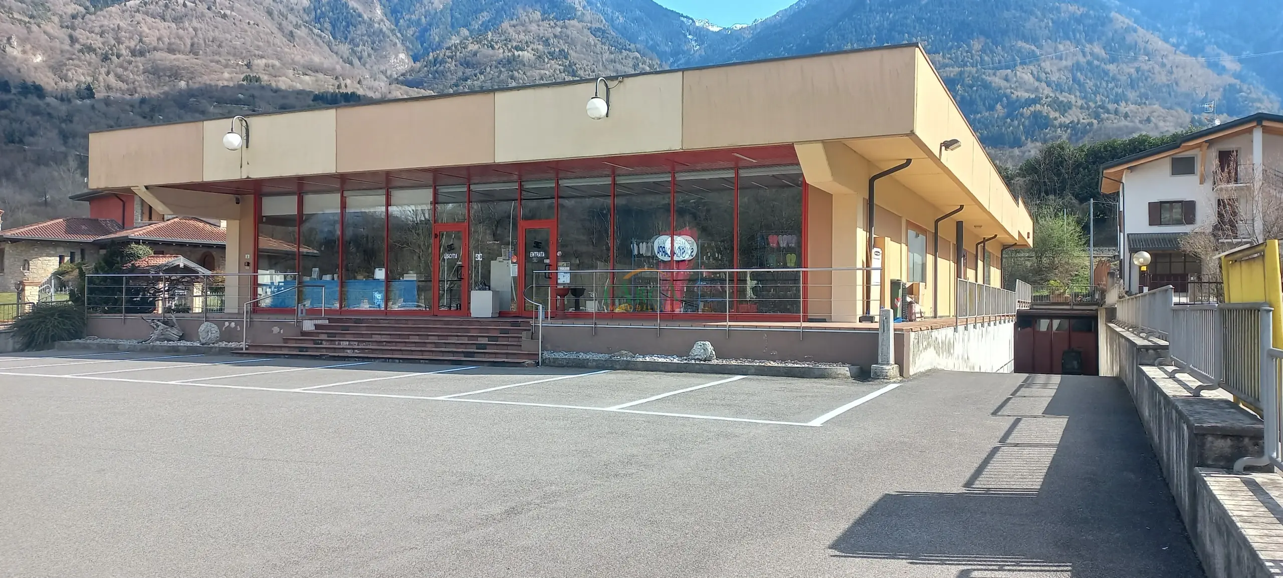 Immagine per Locale commerciale in vendita a Braone via Brendibusio 3