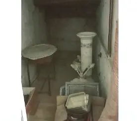 Terratetto piazza Vittorio Veneto 1, Altare