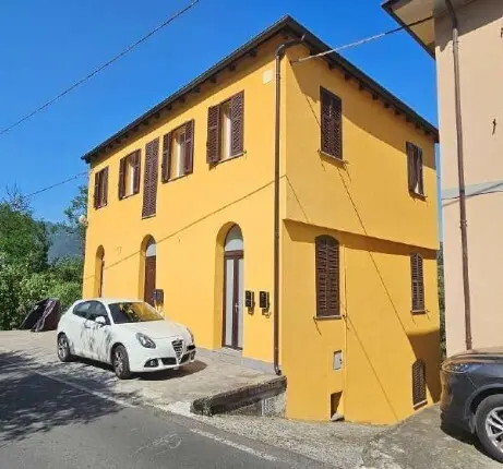 Villa Bifamiliare via Aldo Moro 22, Follo