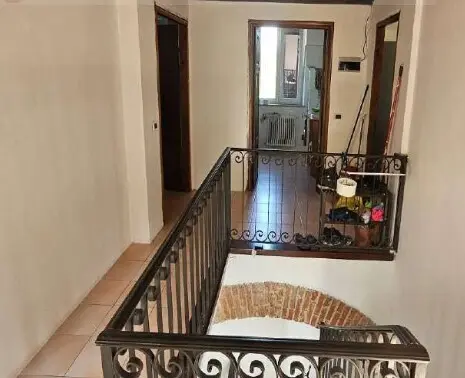 Villa Bifamiliare via Aldo Moro 22, Follo