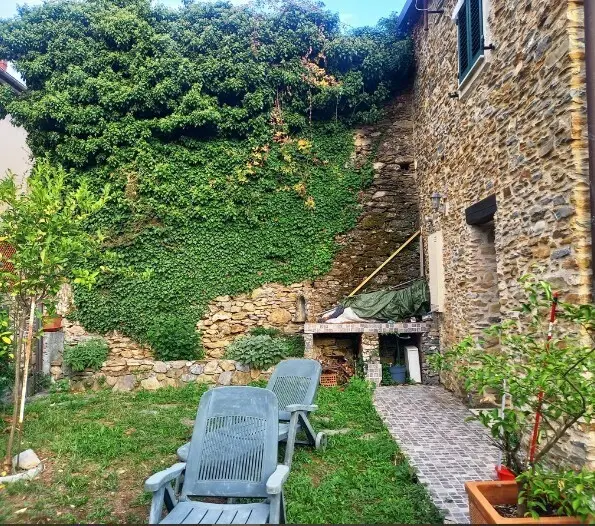 Immagine per Porzione di casa in asta a Casanova Lerrone via Piazza Nuova snc