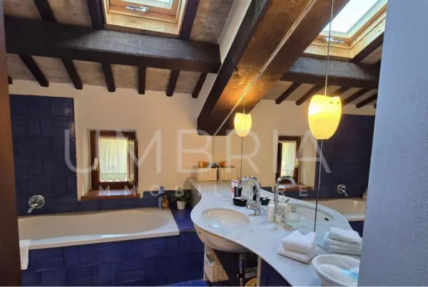 Casale via Degli Ulivi 16, Baschi
