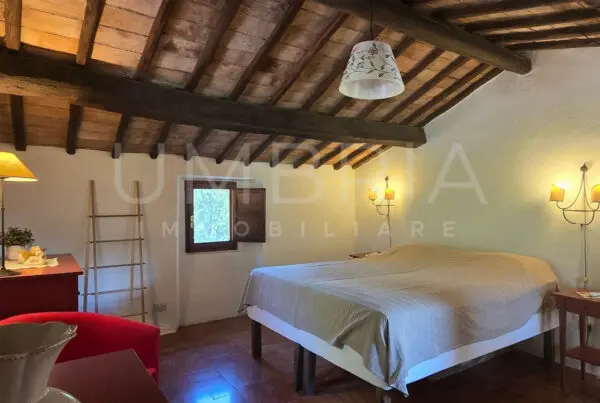 Casale via Degli Ulivi 16, Baschi