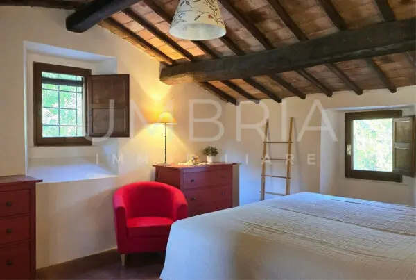 Casale via Degli Ulivi 16, Baschi