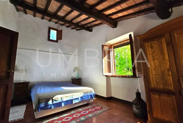 Casale via Degli Ulivi 16, Baschi