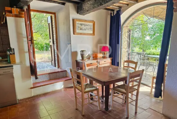 Casale via Degli Ulivi 16, Baschi