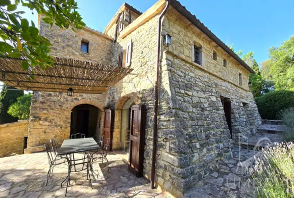 Casale via Degli Ulivi 16, Baschi