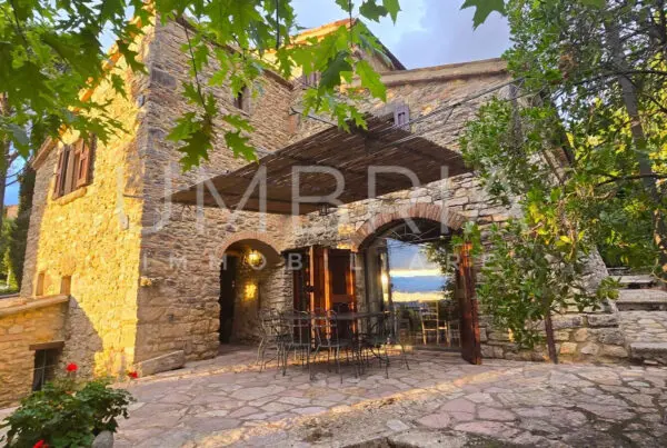Casale via Degli Ulivi 16, Baschi