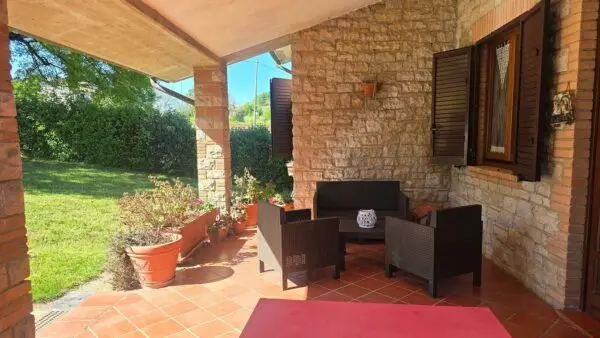 Villa 1, Baschi