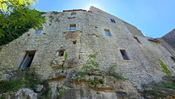 Palazzo - Stabile via Conte Degli Atti 4, Baschi
