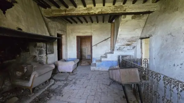 Palazzo - Stabile via Conte Degli Atti 4, Baschi