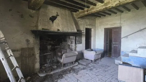 Palazzo - Stabile via Conte Degli Atti 4, Baschi