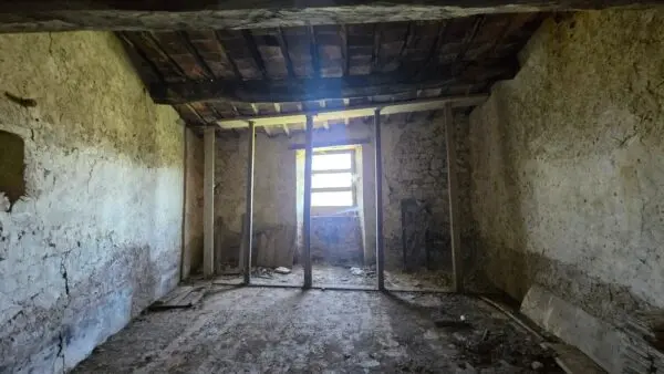 Palazzo - Stabile via Conte Degli Atti 4, Baschi